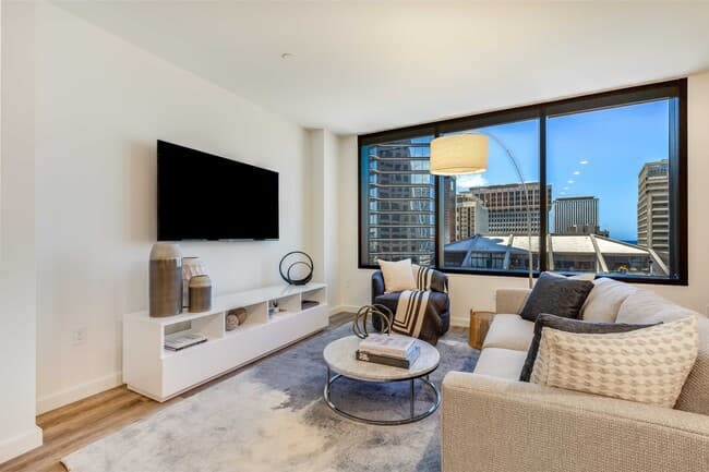 CHARMING 1 BED/ 1 BATH APARTMENT IN DOWNTOWN HONOLULU